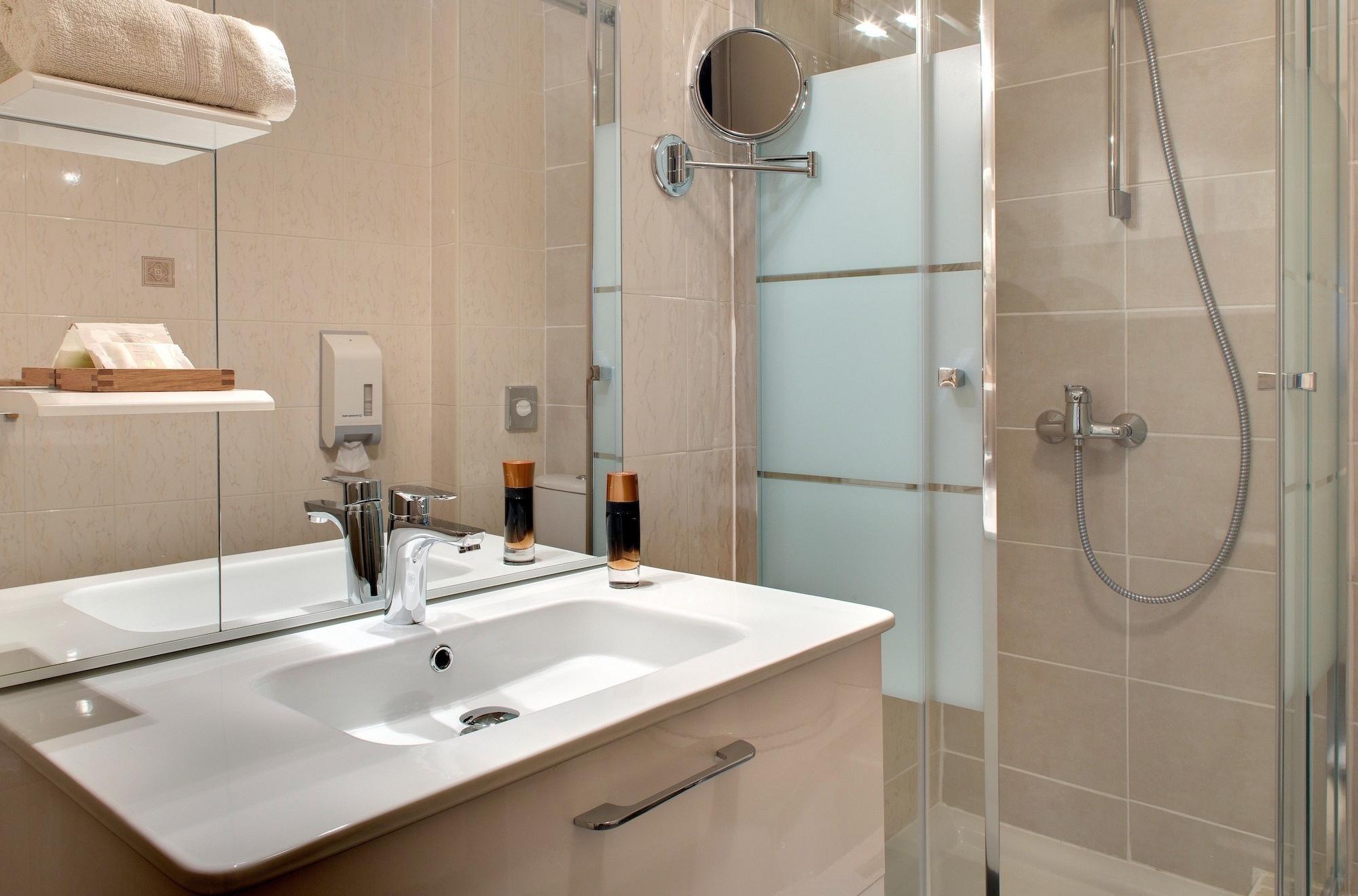 Logis Hotel Du Midi - Saint Etienne Sud Экстерьер фото