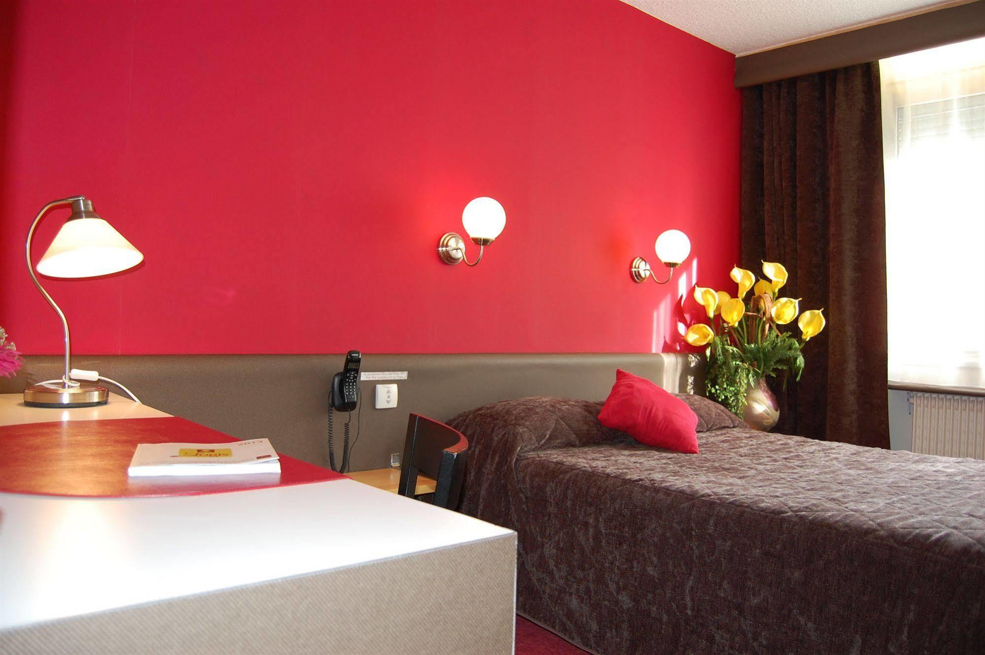 Logis Hotel Du Midi - Saint Etienne Sud Экстерьер фото