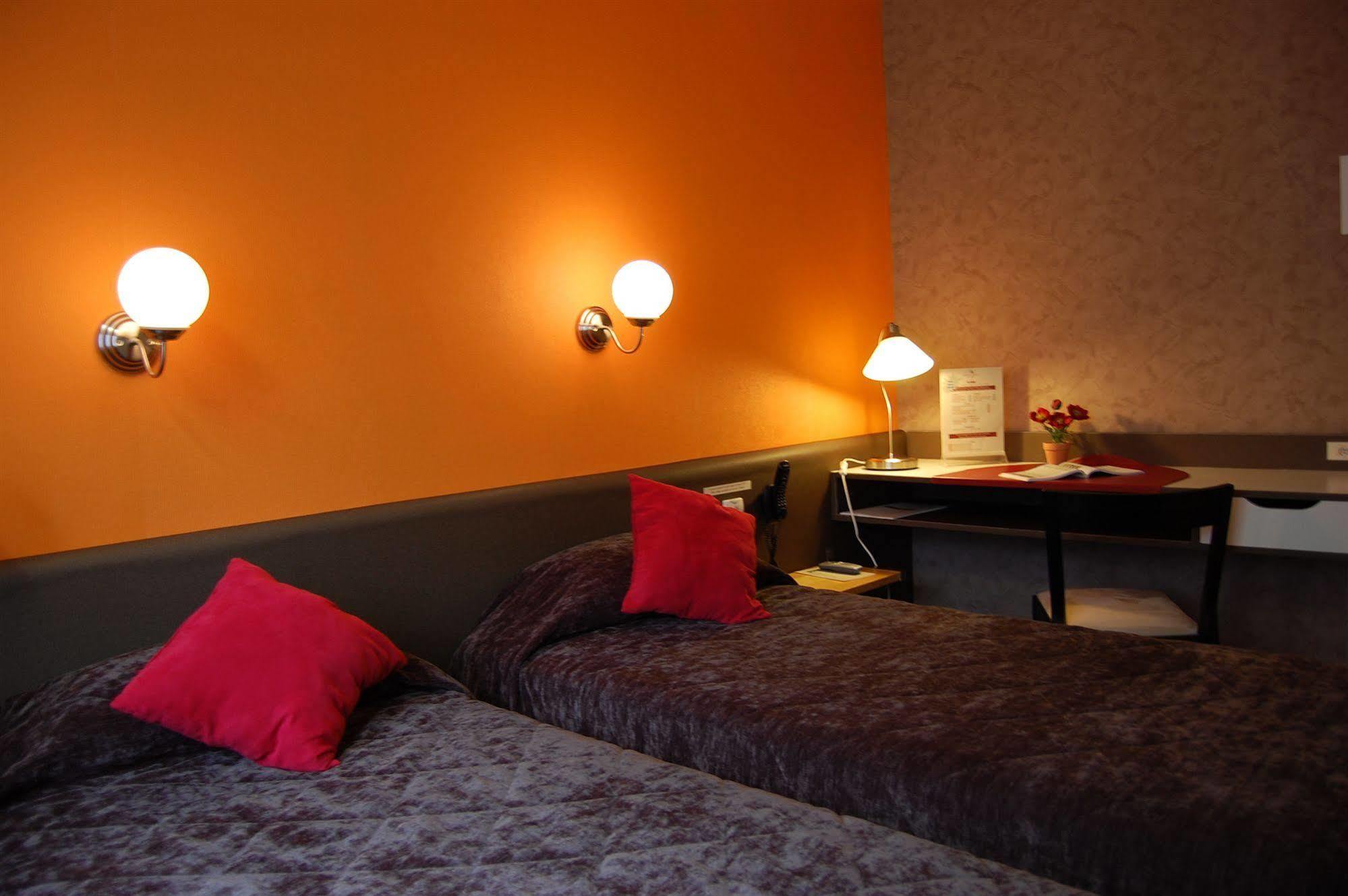 Logis Hotel Du Midi - Saint Etienne Sud Экстерьер фото