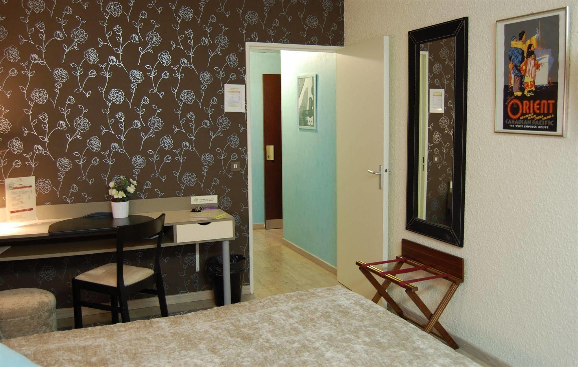 Logis Hotel Du Midi - Saint Etienne Sud Экстерьер фото