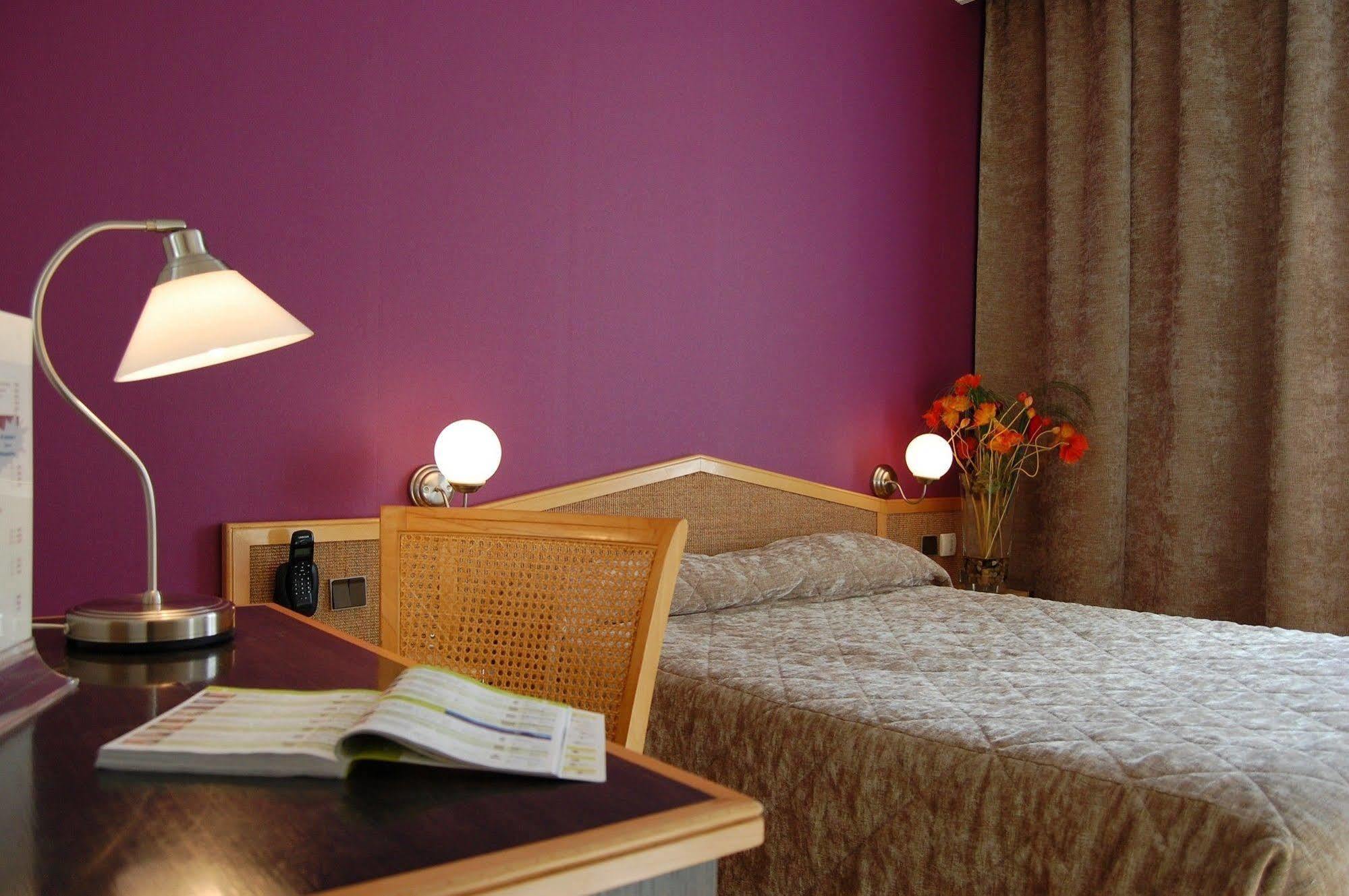 Logis Hotel Du Midi - Saint Etienne Sud Экстерьер фото