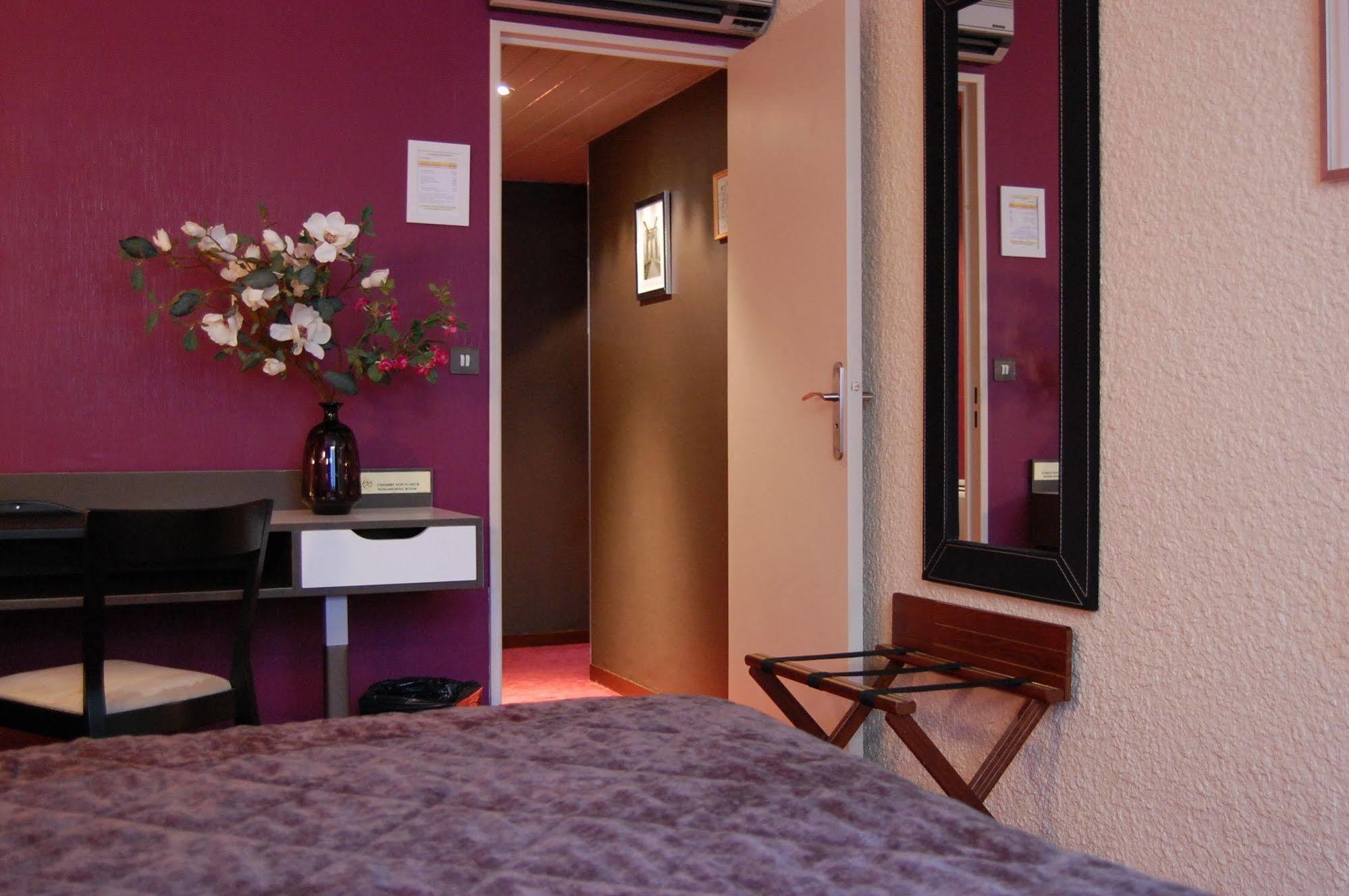 Logis Hotel Du Midi - Saint Etienne Sud Экстерьер фото