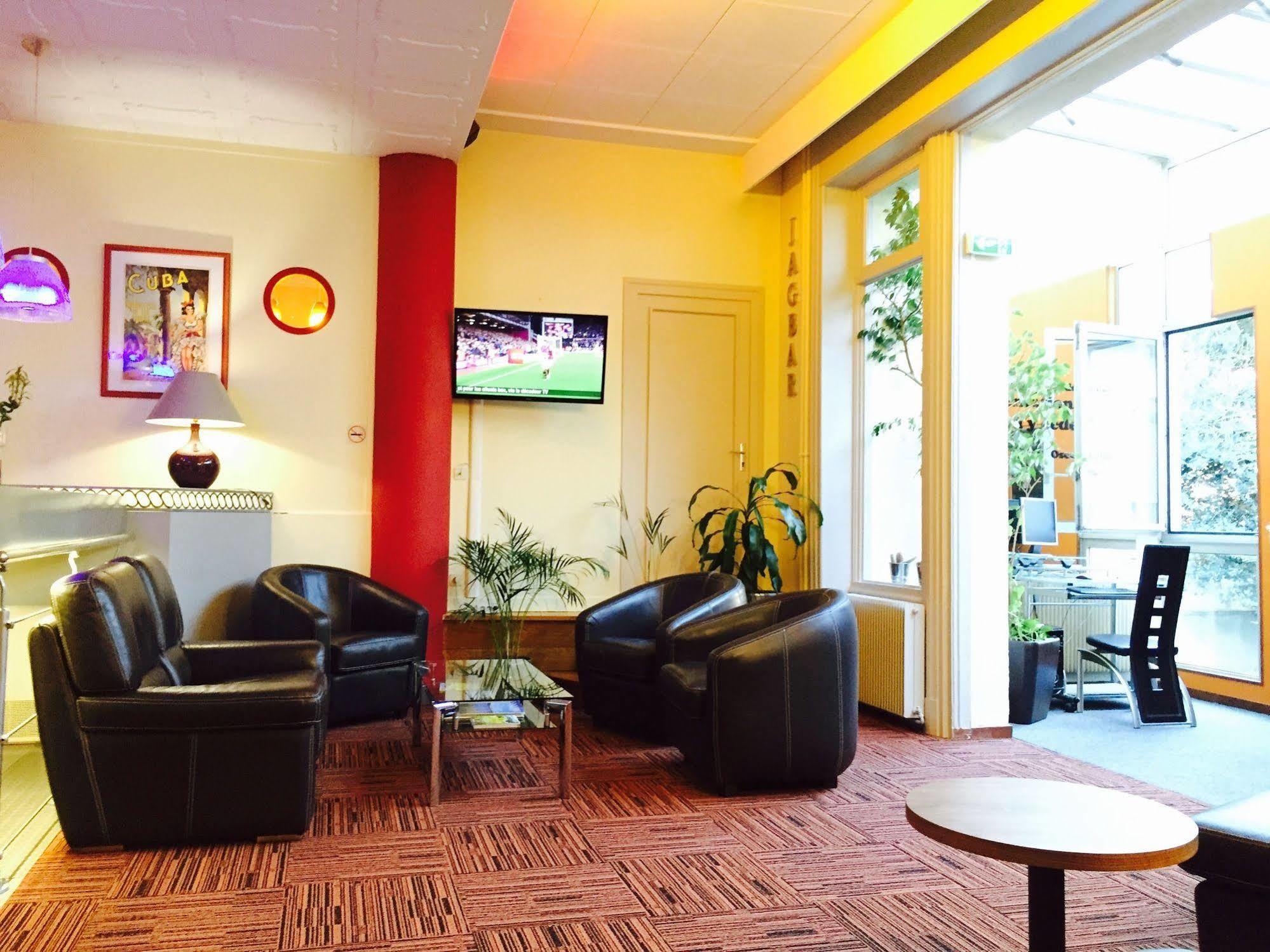 Logis Hotel Du Midi - Saint Etienne Sud Экстерьер фото