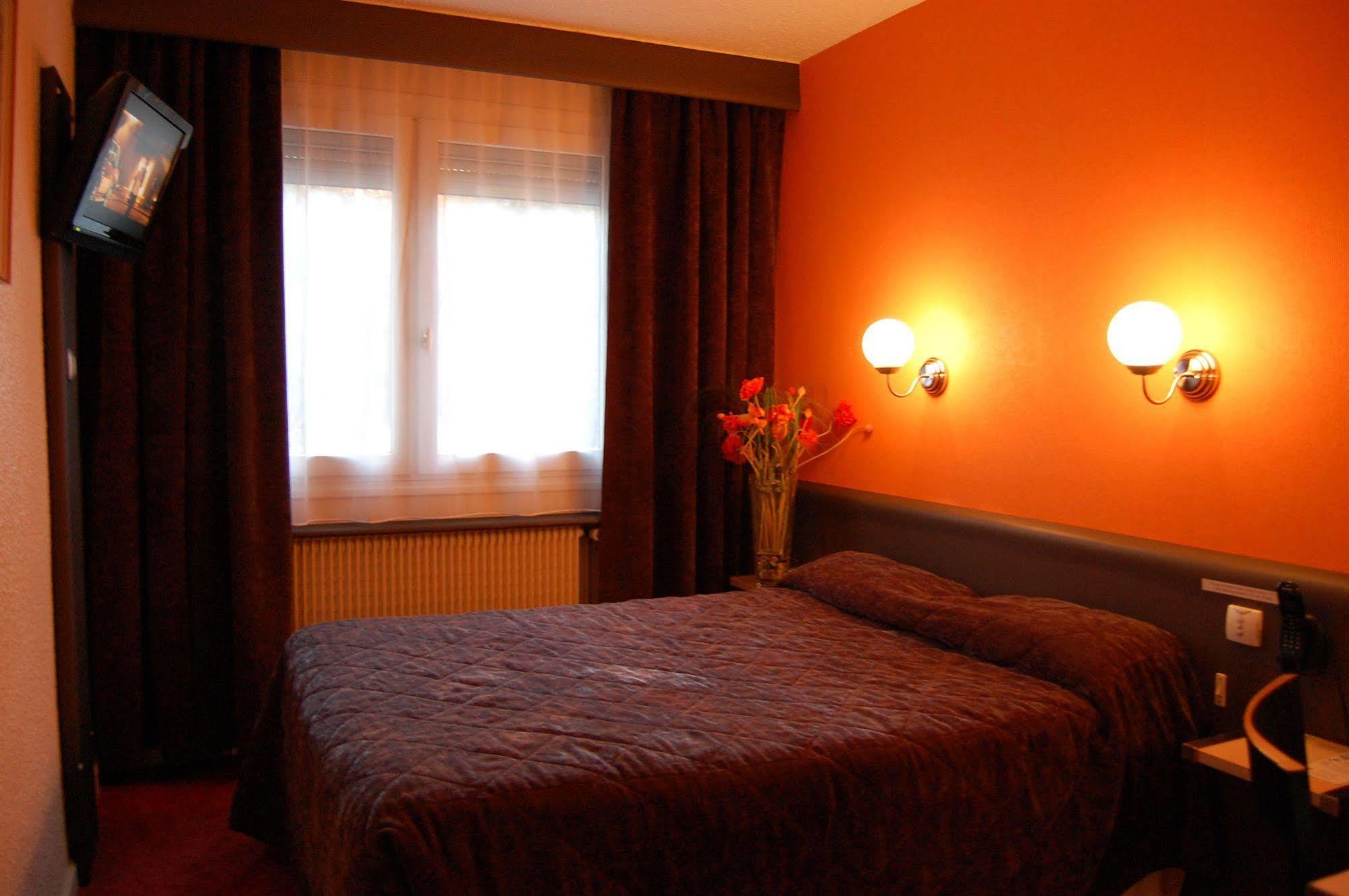 Logis Hotel Du Midi - Saint Etienne Sud Экстерьер фото