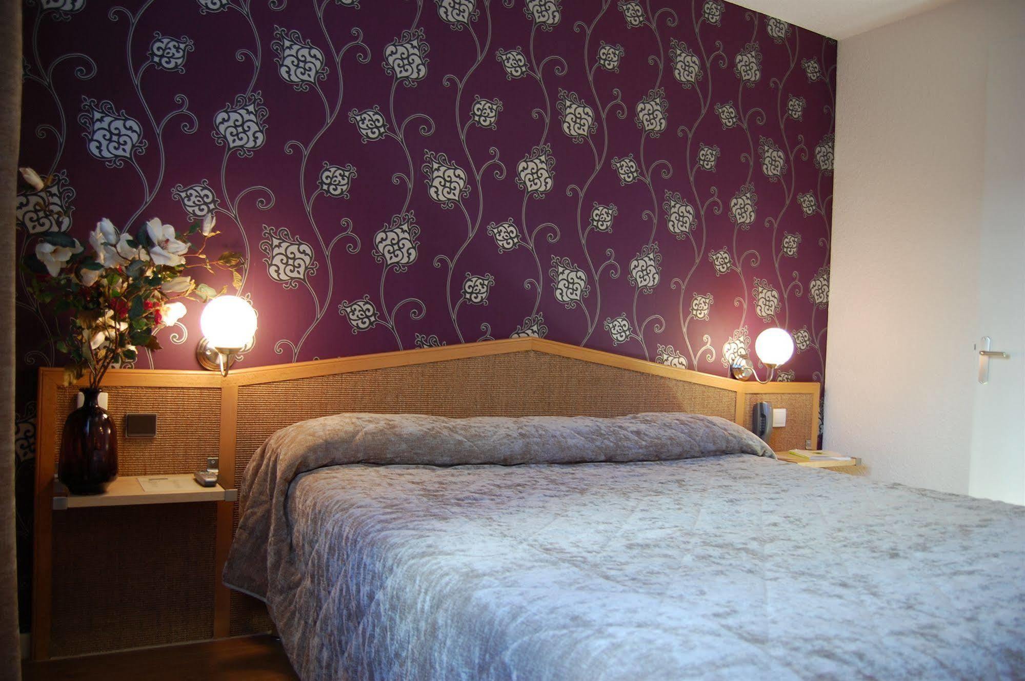 Logis Hotel Du Midi - Saint Etienne Sud Экстерьер фото